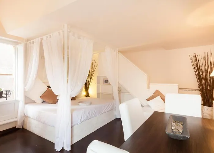 Piazza Navona White Penthouse