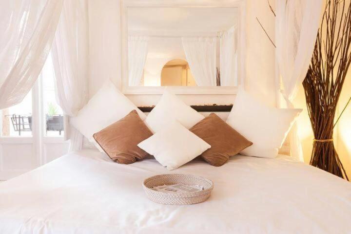 Piazza Navona White Penthouse *