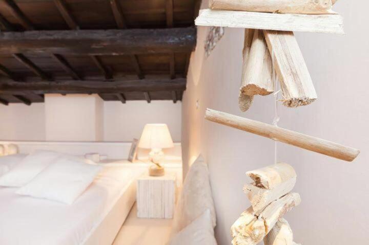 Piazza Navona White Penthouse